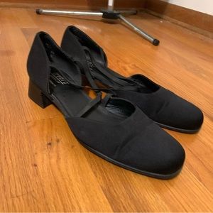 Munro black block heel strappy rounded toe shoes size 10